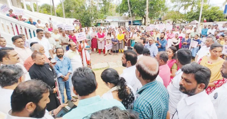 മുനമ്ബം വഖഫ് ഭൂമി പ്രശ്‌നം പരിഹരിക്കാന്‍ ഉന്നതതല യോഗം വിളിച്ച്‌ സര്‍ക്കാര്‍