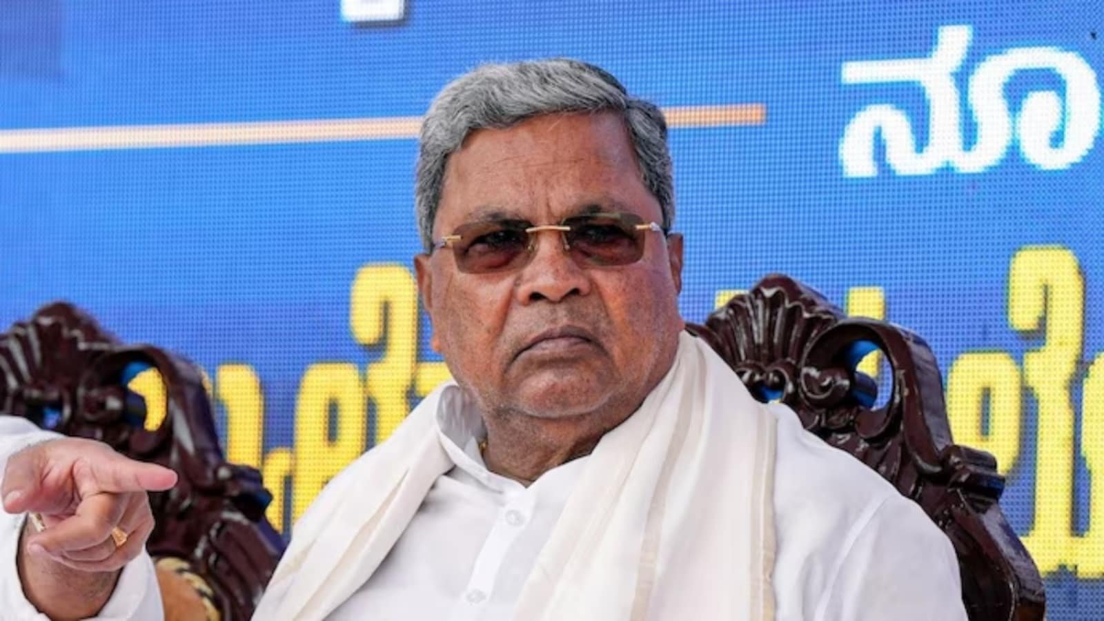കന്നഡയില്‍ സംസാരിക്കാൻ വിസമ്മതിച്ച ബാങ്ക് ജീവനക്കാരിക്കെതിരെ രൂക്ഷവിമര്‍ശനവുമായി സിദ്ധരാമയ്യ; സ്ഥലംമാറ്റി എസ്.ബി.ഐ