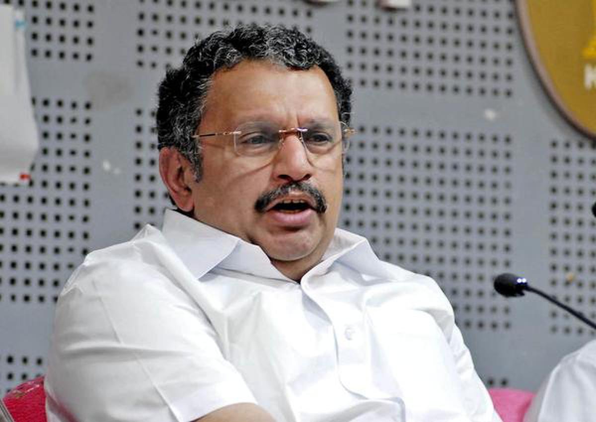 ദേശീയപാതയിലൂടെ സഞ്ചരിക്കാന്‍ ഭയമാണ് ,റോഡുകളുടെ നിര്‍മ്മാണം പൂര്‍ണമായും പരിശോധിക്കണം: കെ മുരളീധരന്‍