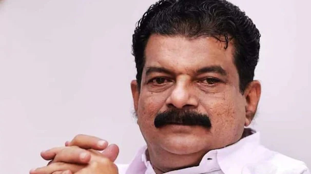 ഉത്തരവാദപ്പെട്ട ചില നേതാക്കള്‍ ആവശ്യപ്പെട്ടതിനാല്‍ ഒരു പകല്‍ കൂടി കാത്തിരിക്കും, മാന്യമായ പരിഹാരം പ്രതിക്ഷിക്കുന്നു : പി വി അൻവര്‍
