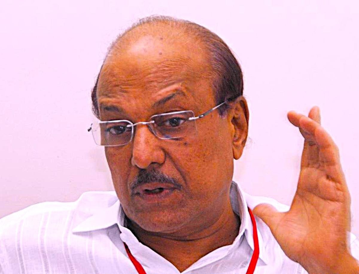ജനങ്ങള്‍ മൊത്തം അസംതൃപ്‌തരാണ്; മലപ്പുറത്ത് ഒരു പ്രശ്നവും ഇല്ല, ഇത്ര സമാധാനം ഉള്ള വേറെ ജില്ല ഉണ്ടോ?: പി കെ കുഞ്ഞാലിക്കുട്ടി