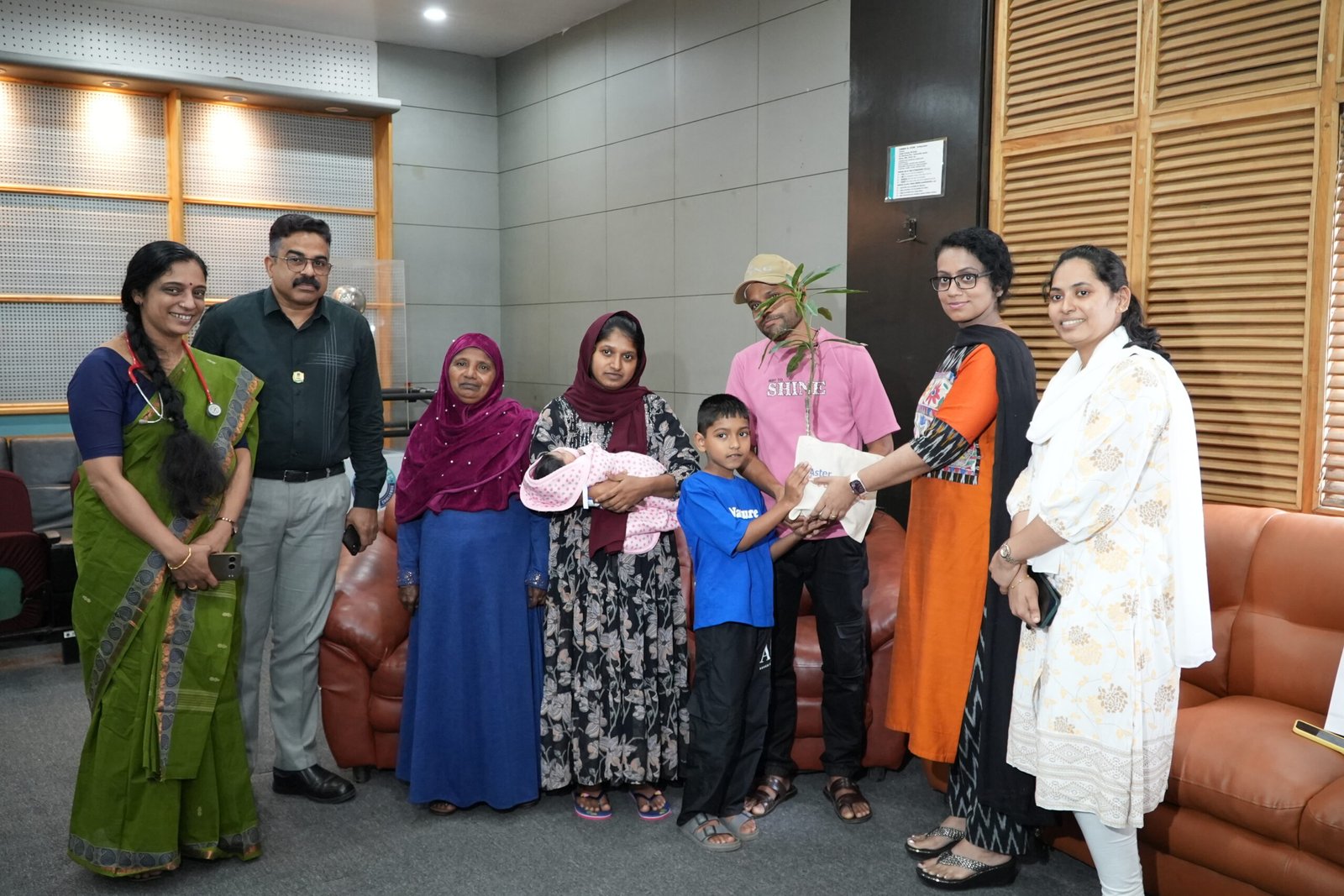 ആറുമാസം പ്രായമായ ഗർഭസ്ഥ ശിശുവിന് ഹൃദയ വാൽവിൻ്റെ കീ ഹോൾ ശസ്ത്രക്രിയ അമ്മയുടെ വയറ്റിൽ വെച്ച് കോഴിക്കോട് ആസ്റ്റർ മിംസിൽ വിജയകരമായി പൂർത്തീകരിച്ചു.