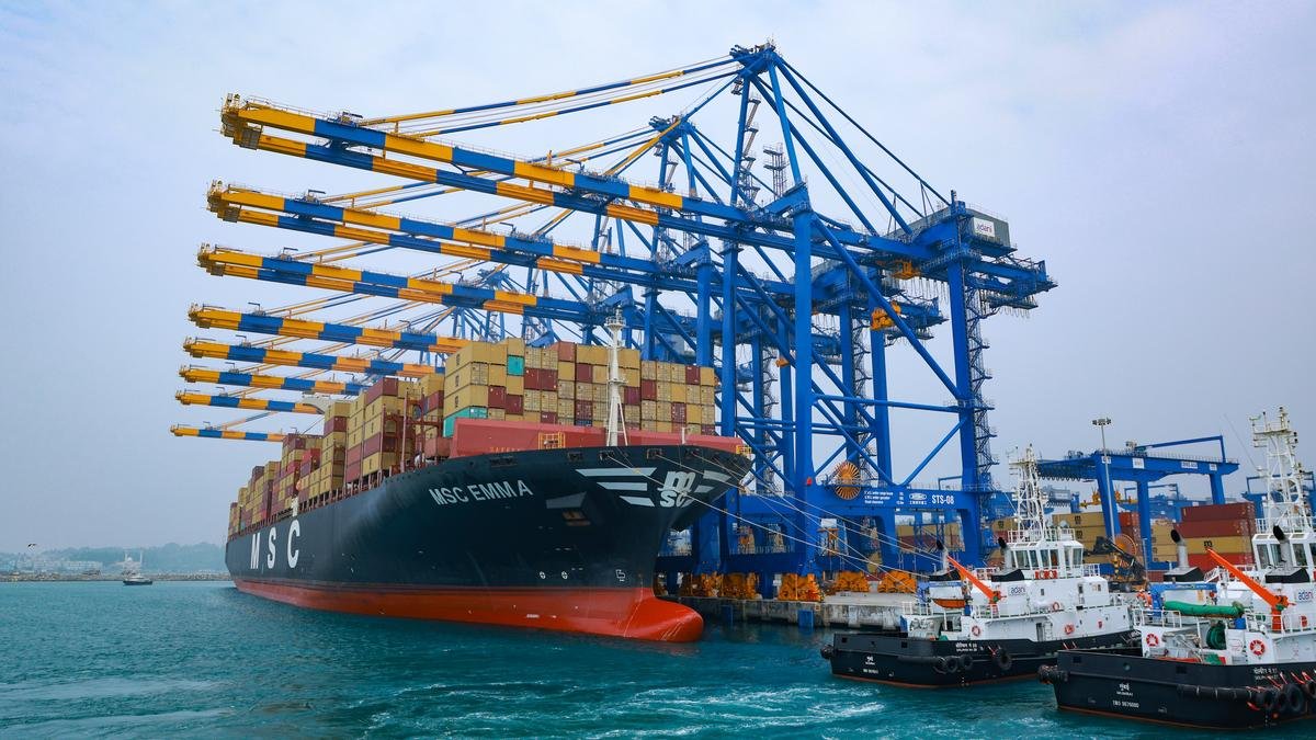 വിഴിഞ്ഞം രാജ്യാന്തര തുറമുഖം അടുത്തഘട്ട നിര്‍മ്മാണപ്രവര്‍ത്തനം ജനുവരിയില്‍ ആരംഭിക്കും ;മന്ത്രി വി.എൻ.വാസവൻ